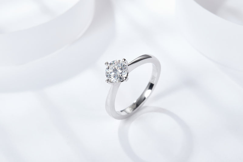 Cincin Moissanite 1CT 4-Prong Nama Eksklusif yang Dapat Disesuaikan